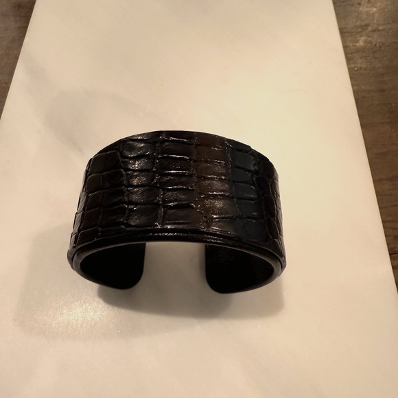 LEMA•J DESIGN Handcrafted Black Alligator Leather Cuff Bracelet - Picture 1 of 5